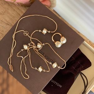 Authentic Louis Vuitton Speedy pearl necklace/ring